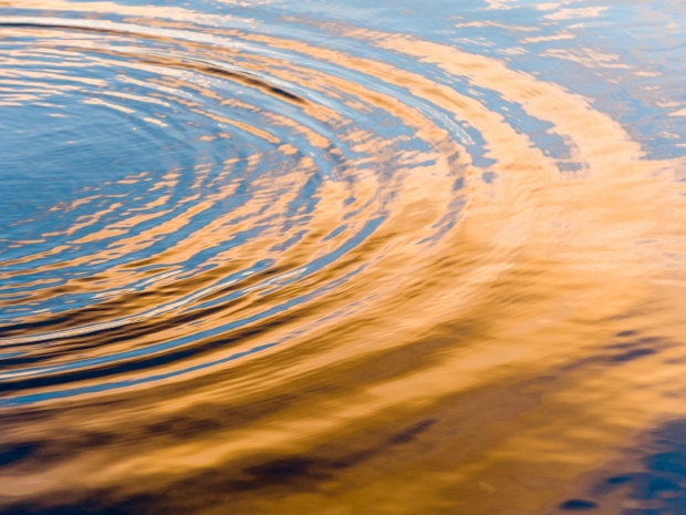 Scientists Have Full State of a Quantum Liquid Down Cold; Physicists have illuminated properties of quantum systems by observing how their fluctuations spread over time—using a method similar to determining a rock's size and weight by throwing it into a body of water and watching its ripples. Photo credit: 221A/Getty Images