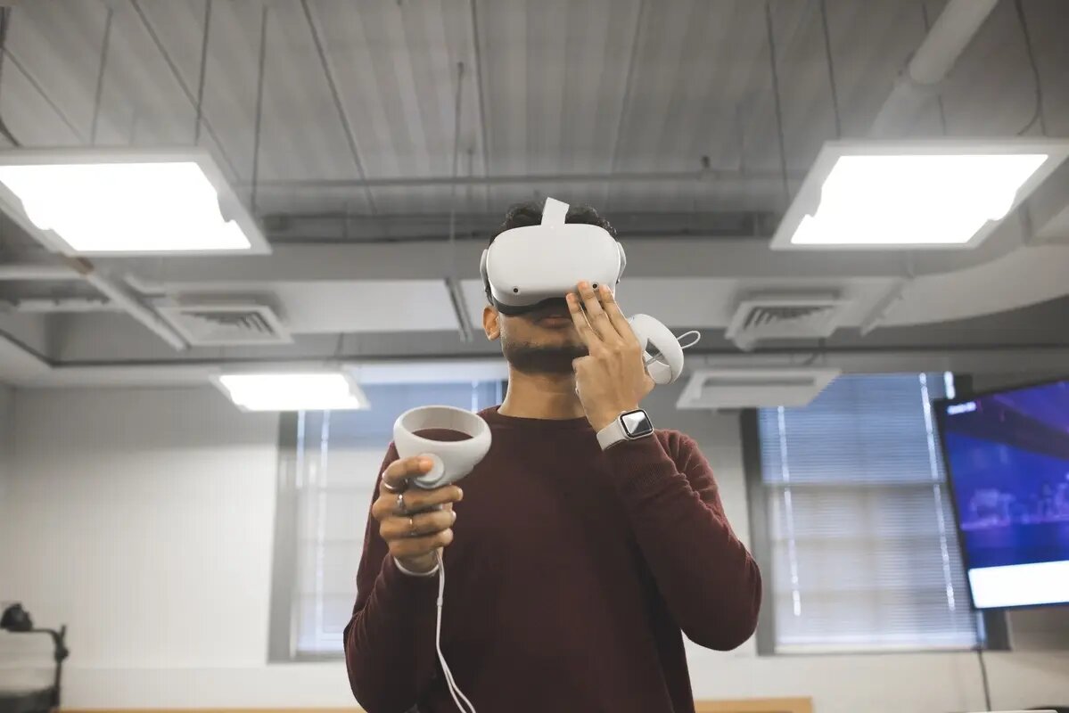 Chemistry Students Take a Virtual Dive Into Materials; Apurva Srivastava ’24, one of the students in the DALI Lab who created the virtual reality app, adjusts a headset before a graduate chemistry class in January. (Photo by Katie Lenhart)