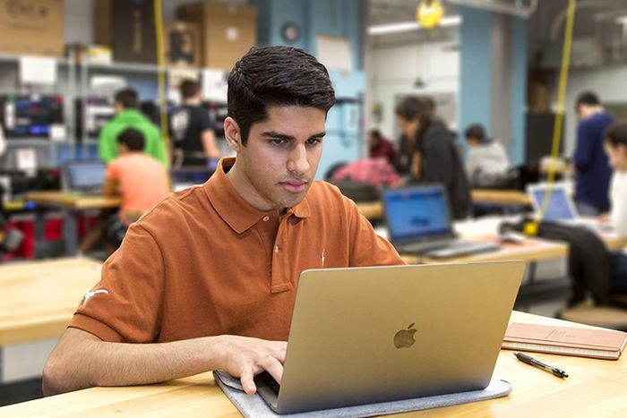 jareth-karan-laptop-700x467-compressor.jpg