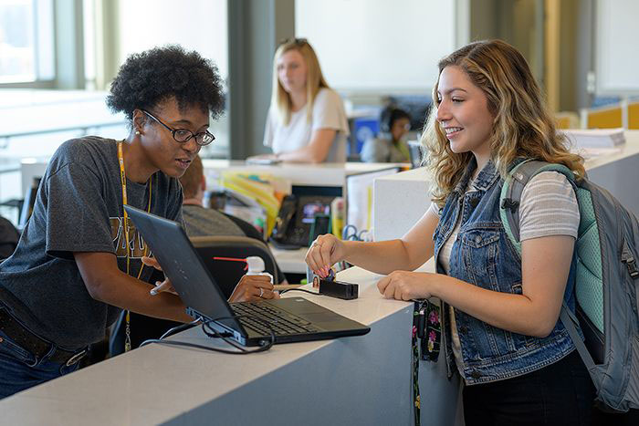 Jazmine Clifton, student success coach for Purdue Promise, offers assistance to Shaniah Chaparro, a sophomore in the College of Liberal Arts.