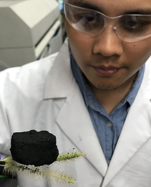 Rice University graduate student Duy Xuan Luong