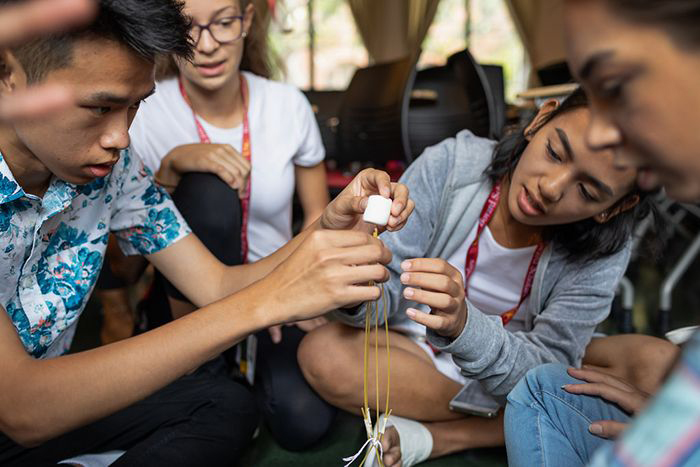 Image: Students competing in the Marshmallow Challenge