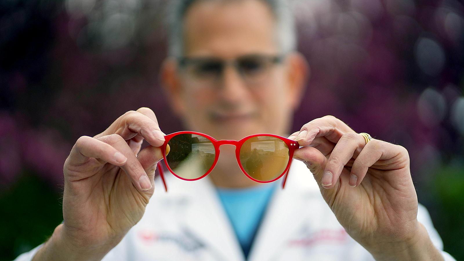 Ophthalmologist Creates New Kind of Light-filtering Eyeglasses to Combat Migraine