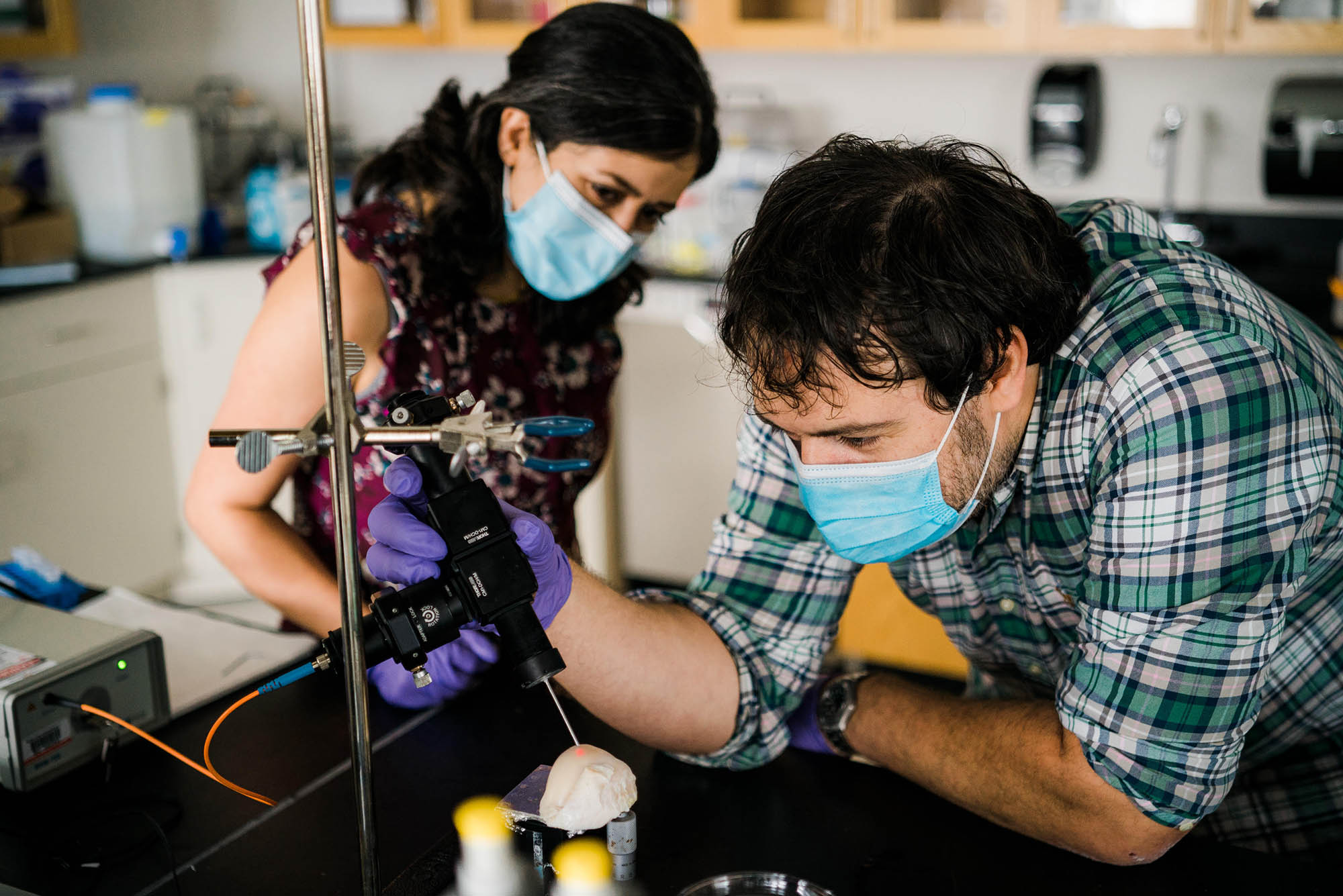New Noninvasive Light-Based Device Could Help Diagnose Osteoarthritis Early