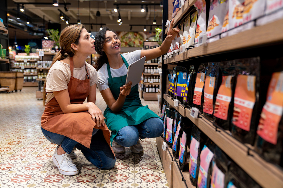 Advantages of Scheduling Retail Employees With Higher Performers Revealed in New Study