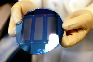 "Is Lung Cancer Treatment Working? This Chip Can Tell From a Blood Draw"