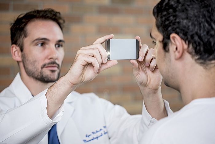Doctor using PupilScreen