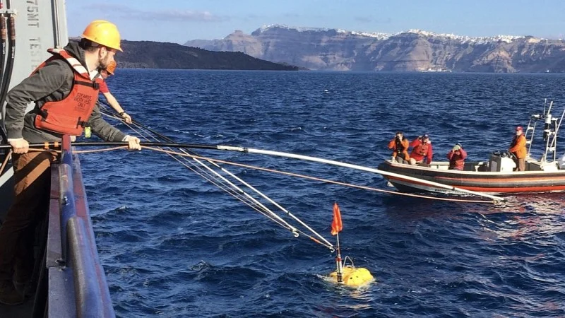 "Seismic Imaging Offers Clues to Santorini Eruptions"