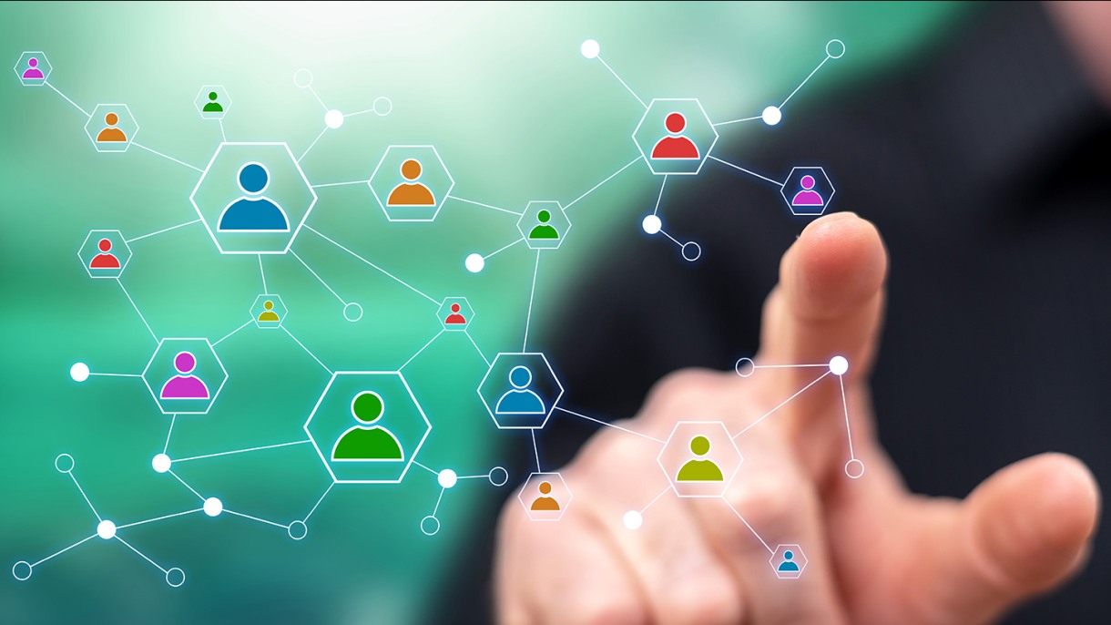 People Navigate Social Networks Same Way They Navigate Transportation Networks: By Studying Maps