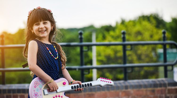 Small girl with guitar
