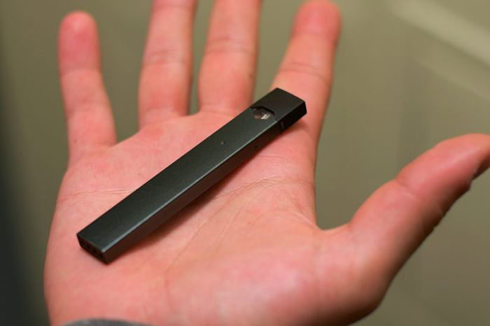 Juul vape device