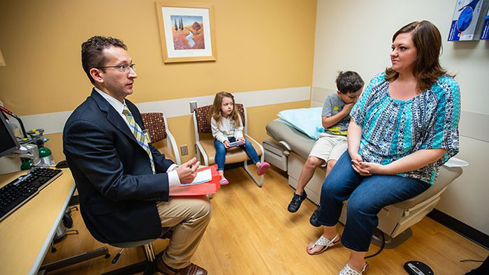 michigan-med-l-bariatric-wait-supportvisual-700x394-compressor.jpg