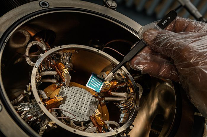 Image: A new organic plastic allows electronics to function in extreme temperatures without sacrificing performance.