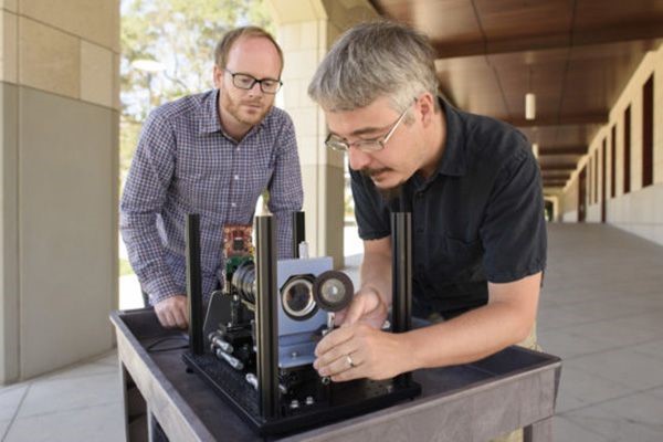 Photo of Stanford University Assistant Professor Gordon Wetzstein and postdoctoral research fellow Donald Dansereau.