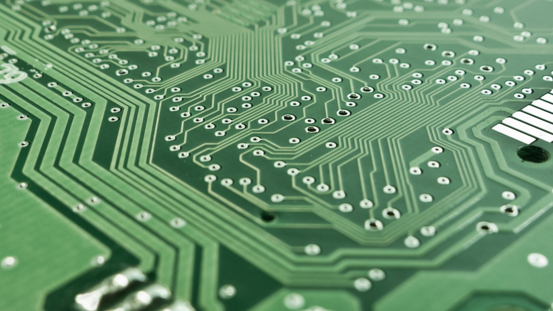 Defense Department awards nearly $27M for USC-led coalition to boost microelectronics production for 5G/6G