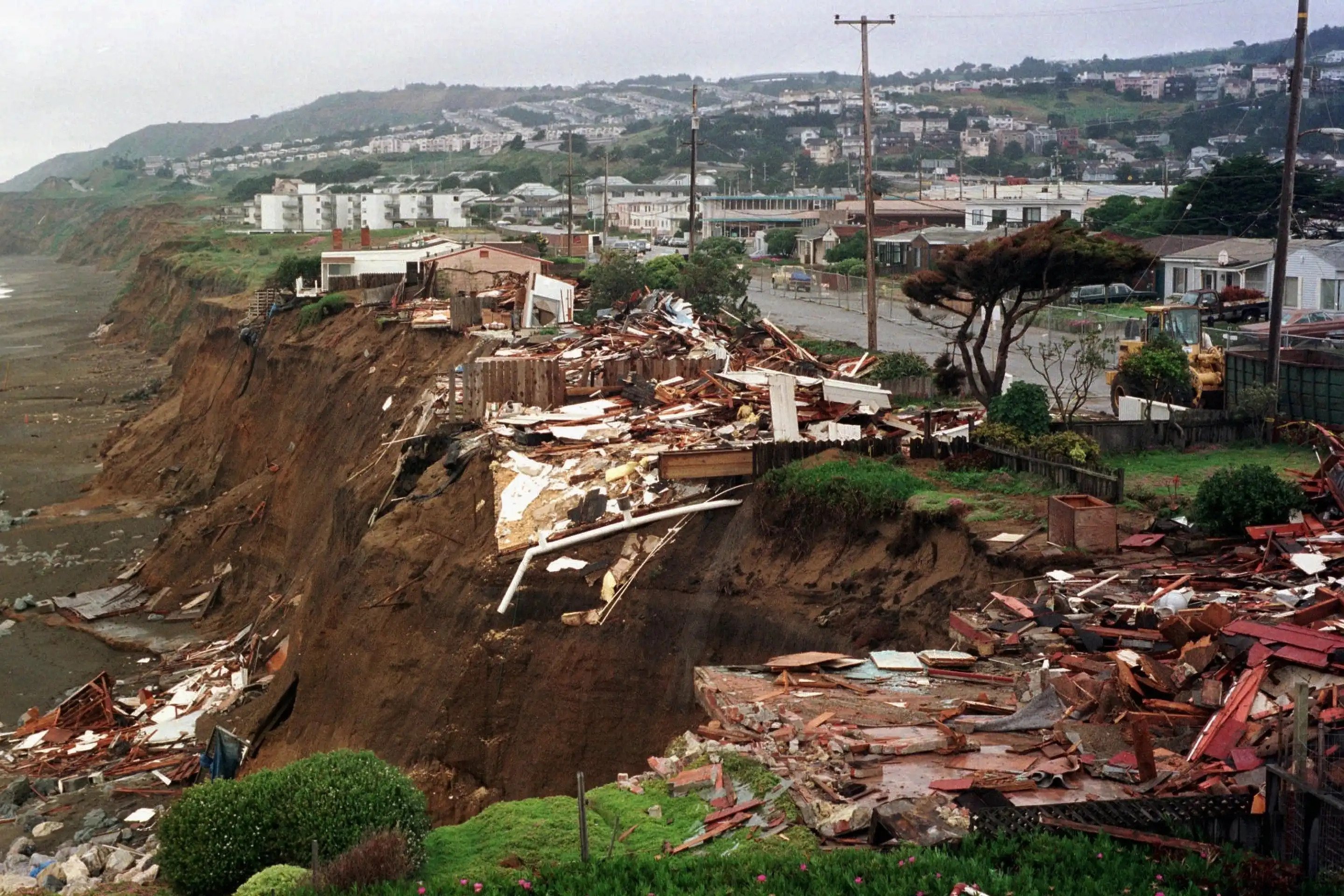 In Years After El Niño, Global Economy Loses Trillions; Photo: The remains of homes in Pacifica, Calif., following relentless storms during the 1997-98 El Niño. (AP Photo/Adam Turner)