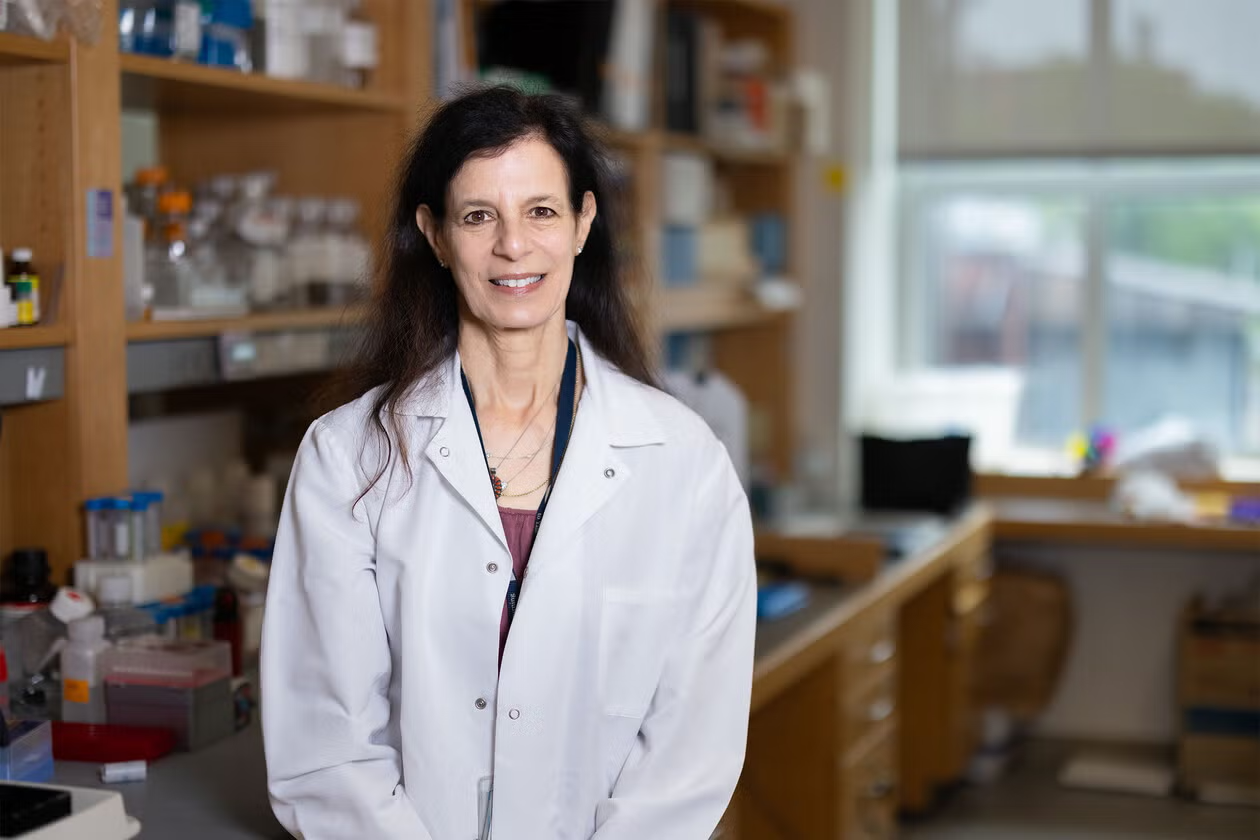 Dr Elizabeth Jonas in a laboratory