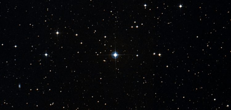 An image from the Digitized Sky Survey showing HS Hydrae in the center.Space Telescope Science Institute