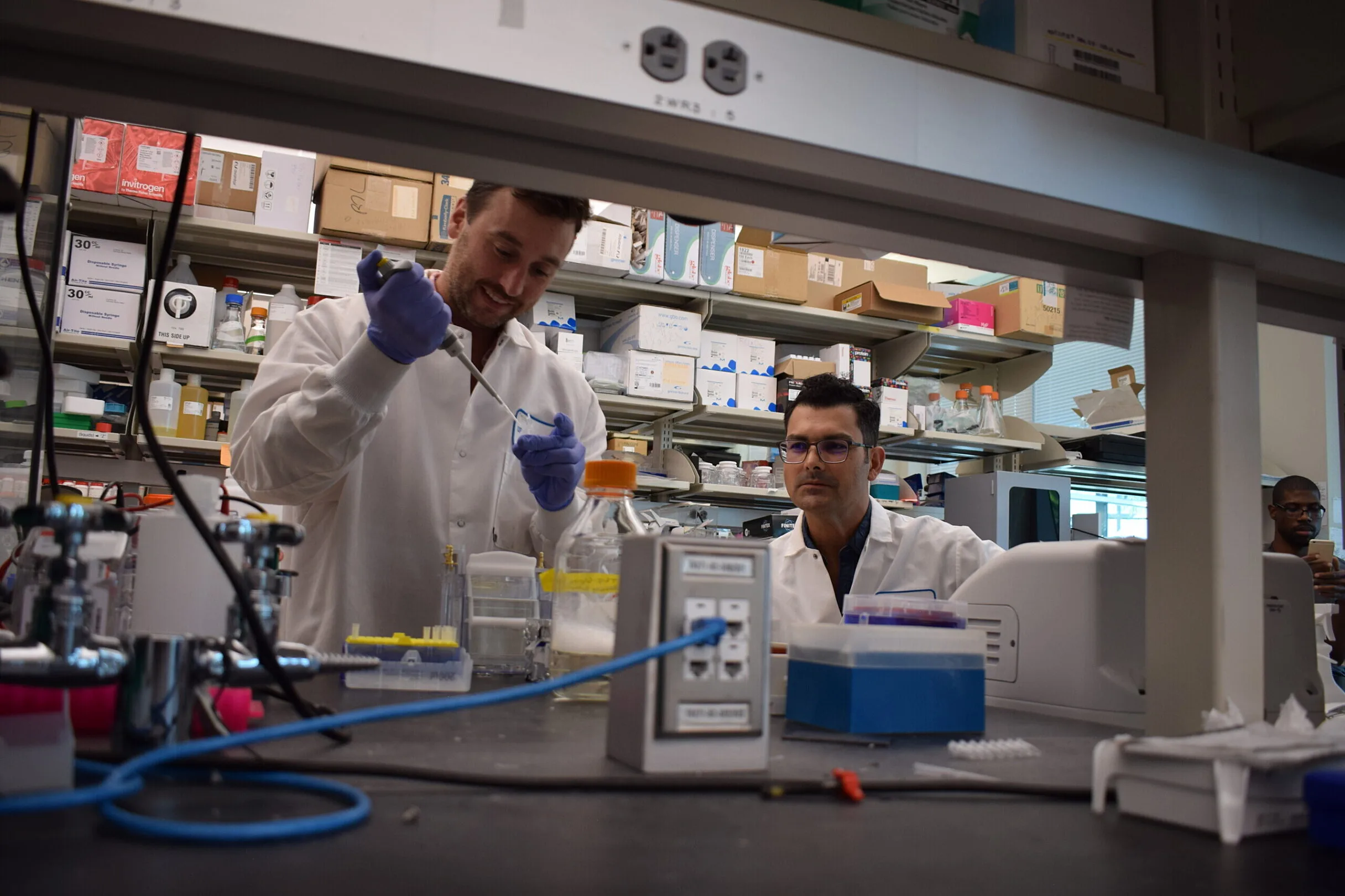 Researchers O'Hagan and Martins in a lab 