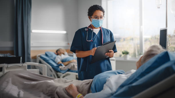 Doctor speaking to hospital patient