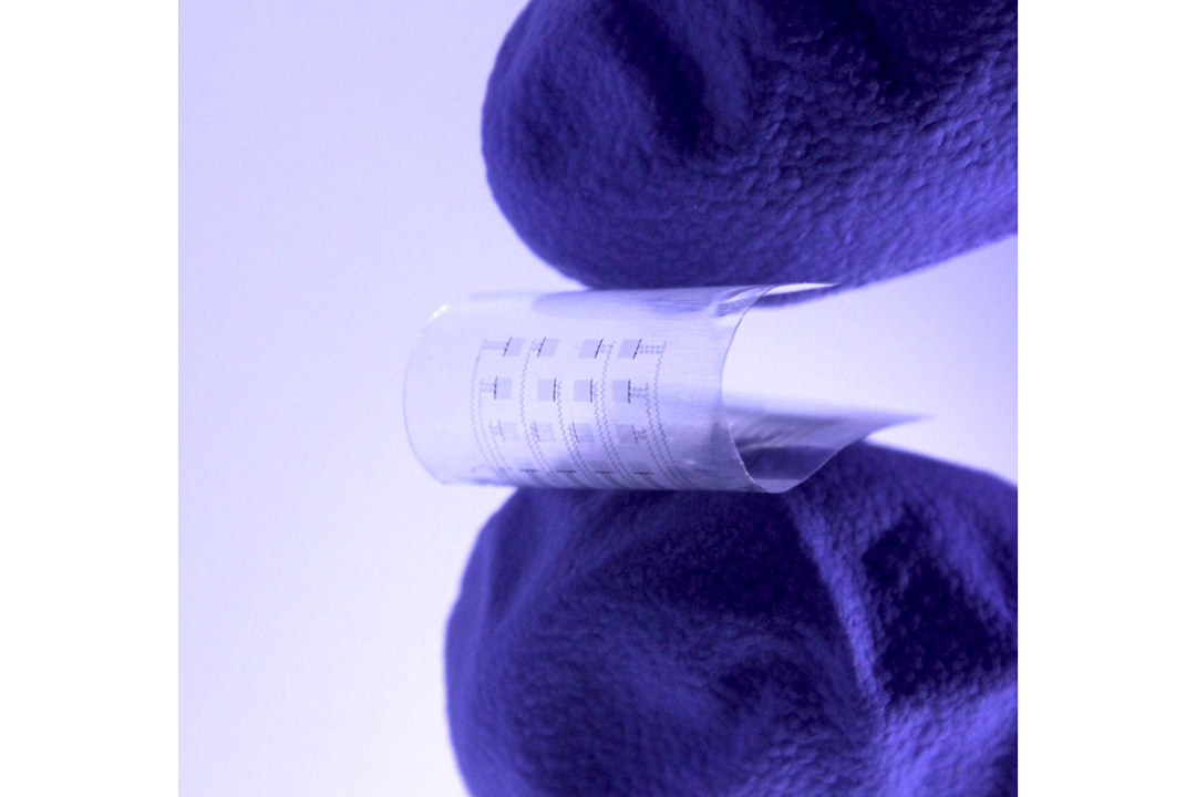 The device (shown above) is made up of a grid of microelectrodes and interconnects wrapped in a polymer material that is biodegradable and compatible with the human body.
