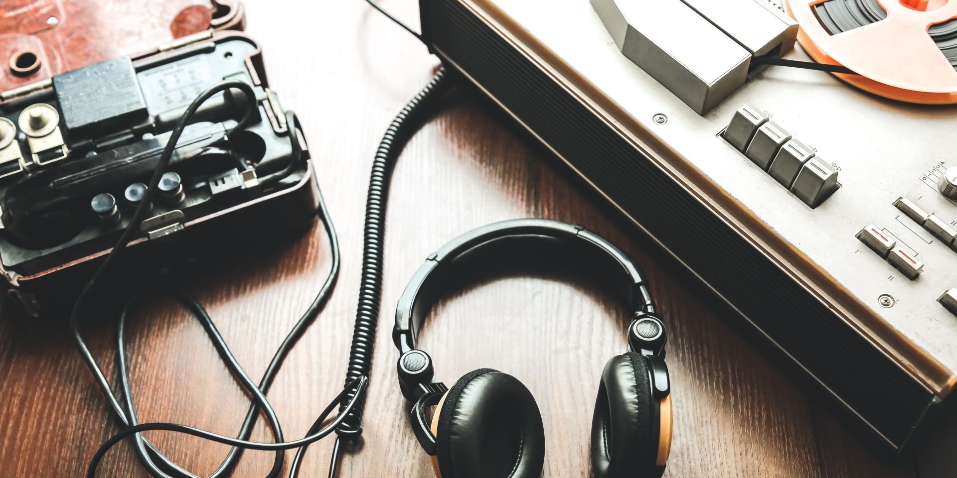 Recording equipment with a set of headphones