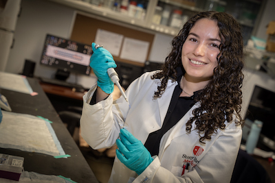 Nadine Areikat conducting undergraduate biology research at SBU