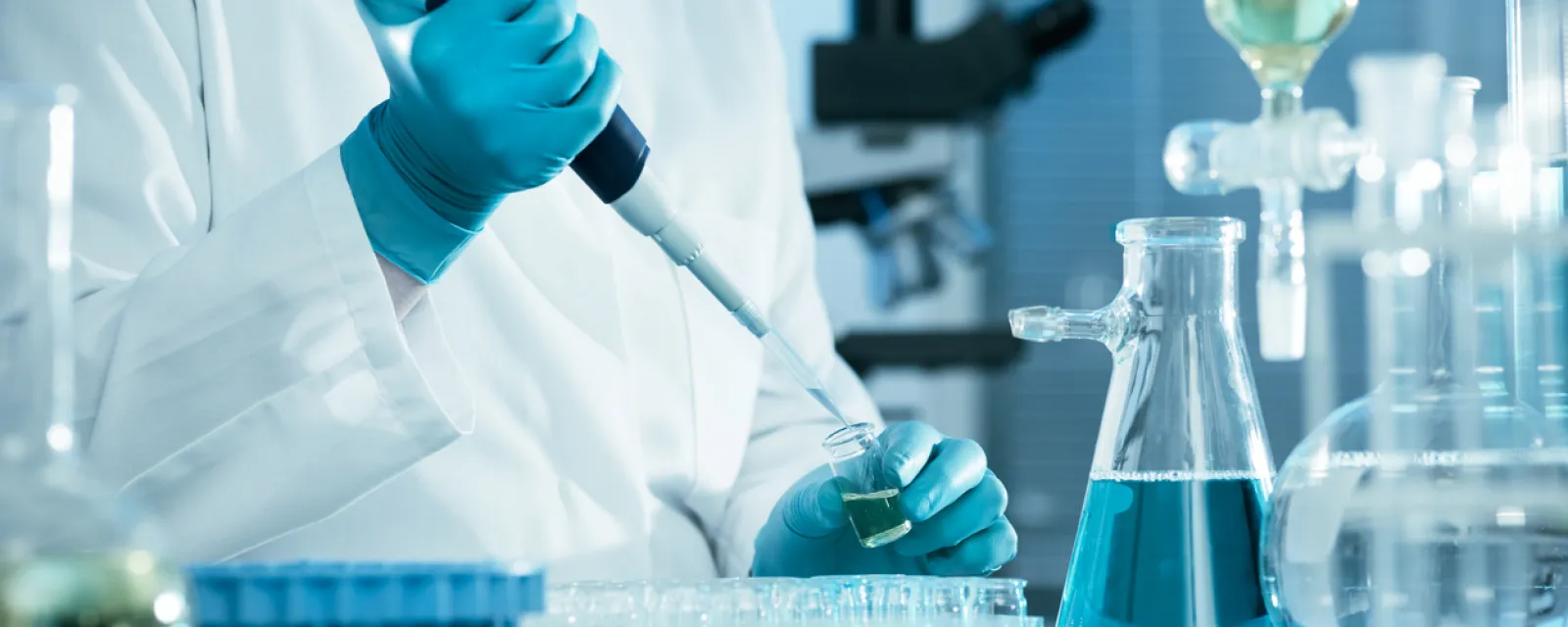 Laboratory technician with an electronic pipette