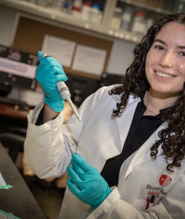 Nadine Areikat conducting undergraduate biology research at SBU